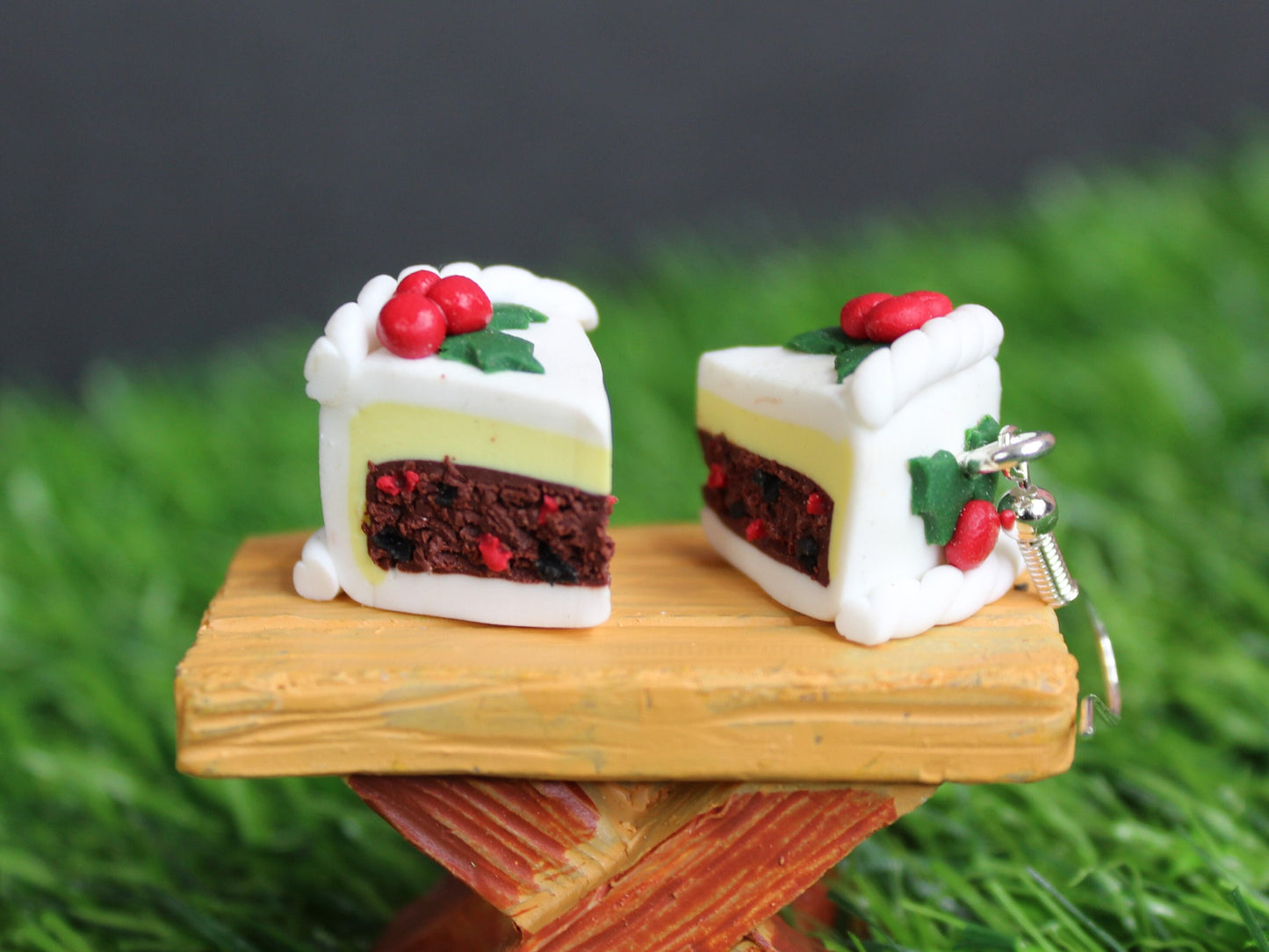 Realistic Christmas Cake Earrings, Christmas Cake Earrings, Iced Cake Earrings, Christmas Earrings, Fruit Cake, Festive Food Earrings