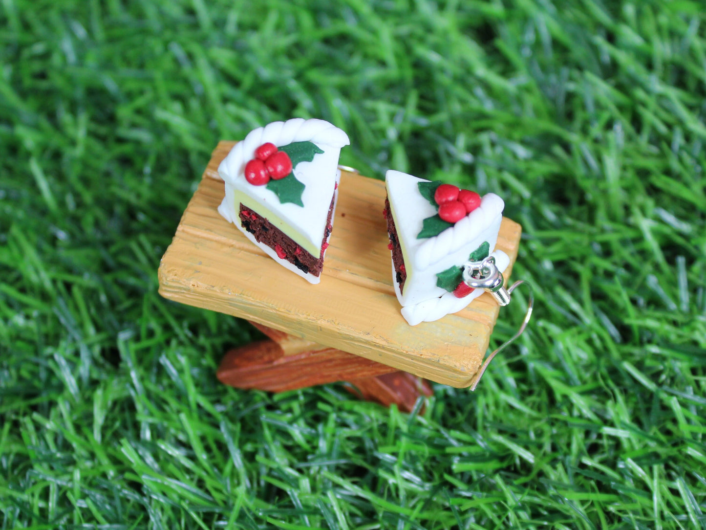 Realistic Christmas Cake Earrings, Christmas Cake Earrings, Iced Cake Earrings, Christmas Earrings, Fruit Cake, Festive Food Earrings